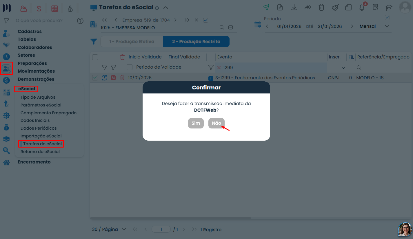 Tela do Sistema Contábil Makro com a confirmação da DCTFWeb no fechamento S-1299, destacando a opção Não para evitar a advertência eSocial 1727.
