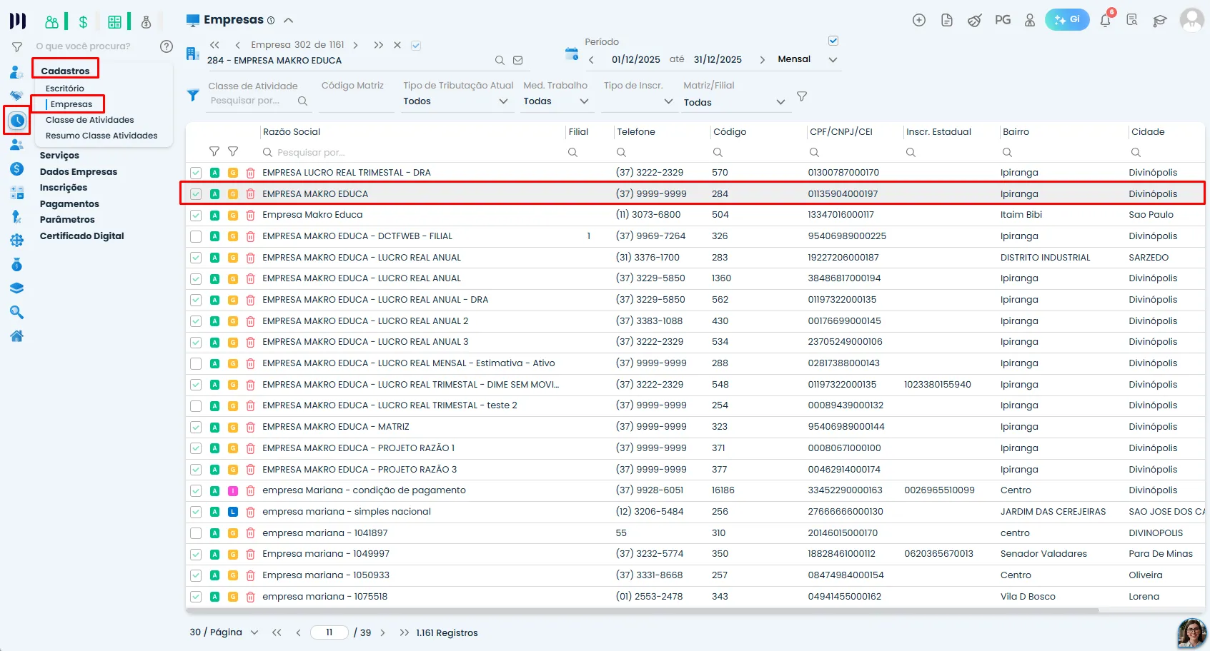 Tela do Sistema Contábil Makro com o menu Empresas aberto e uma empresa selecionada na listagem para configurar o Registro Q100 da ECF.