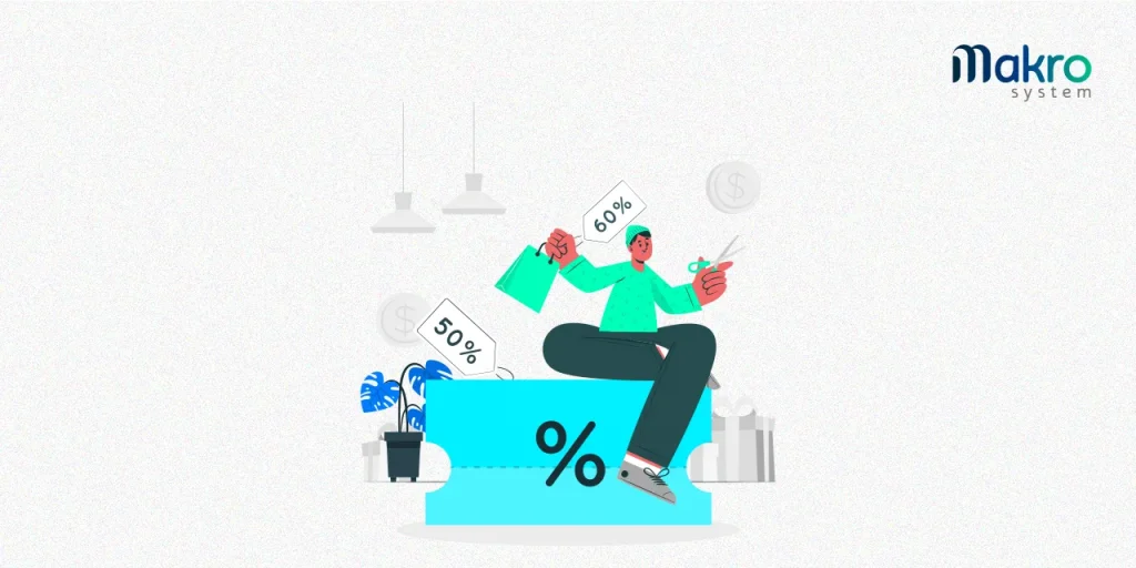 Homem com roupas verde segura uma sacola enquanto está sentado em um assento com um ticket de promoção que exibe etiquetas de 50% e 60% de desconto.
