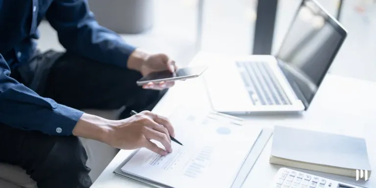 As obrigações da Reforma Tributária reúnem as exigências fiscais dos contribuintes. Para nanoempreendedores e MEIs, novas normas reduzem essas exigências.